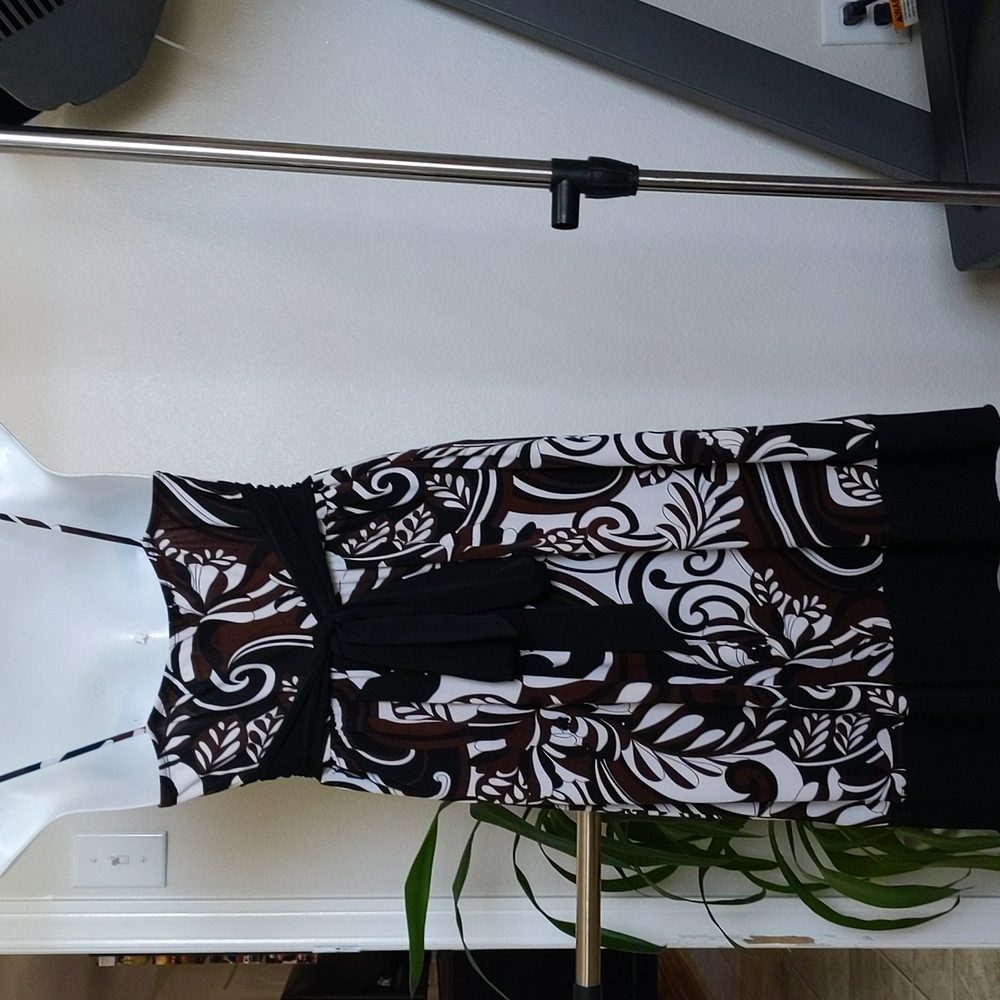 Dress - Picture 2 of 4